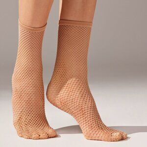 URBAN OUTFITTERS Beige Tan Micro Fishnet Ankle High Sneaker Socks NEW